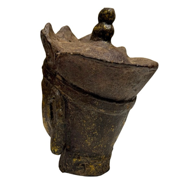 Tempelfragment met hoofd van Dizang Pusa, verguld gietijzer, Chinese herkomst
