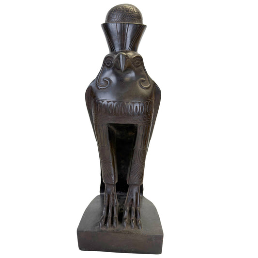 Egyptisch Horus standbeeld met monumentale uitstraling