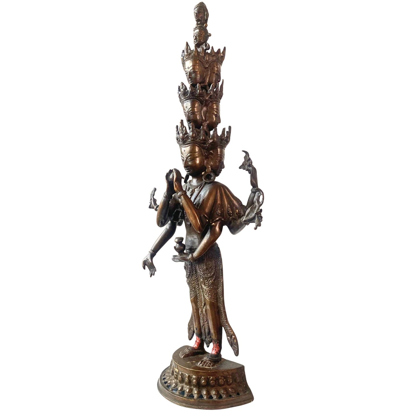Close-up van de elf gestapelde hoofden van Avalokiteshvara brons