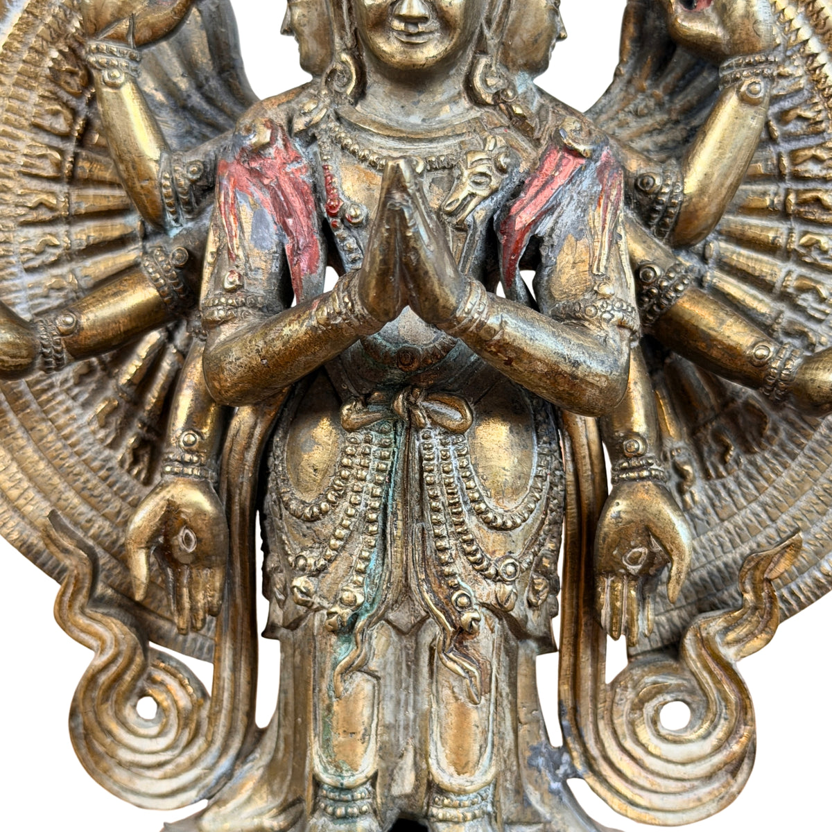 Hoofdhanden in anjali mudra, rode pigmentresten op de schoudersjerpen en open neerhangende handen, detail