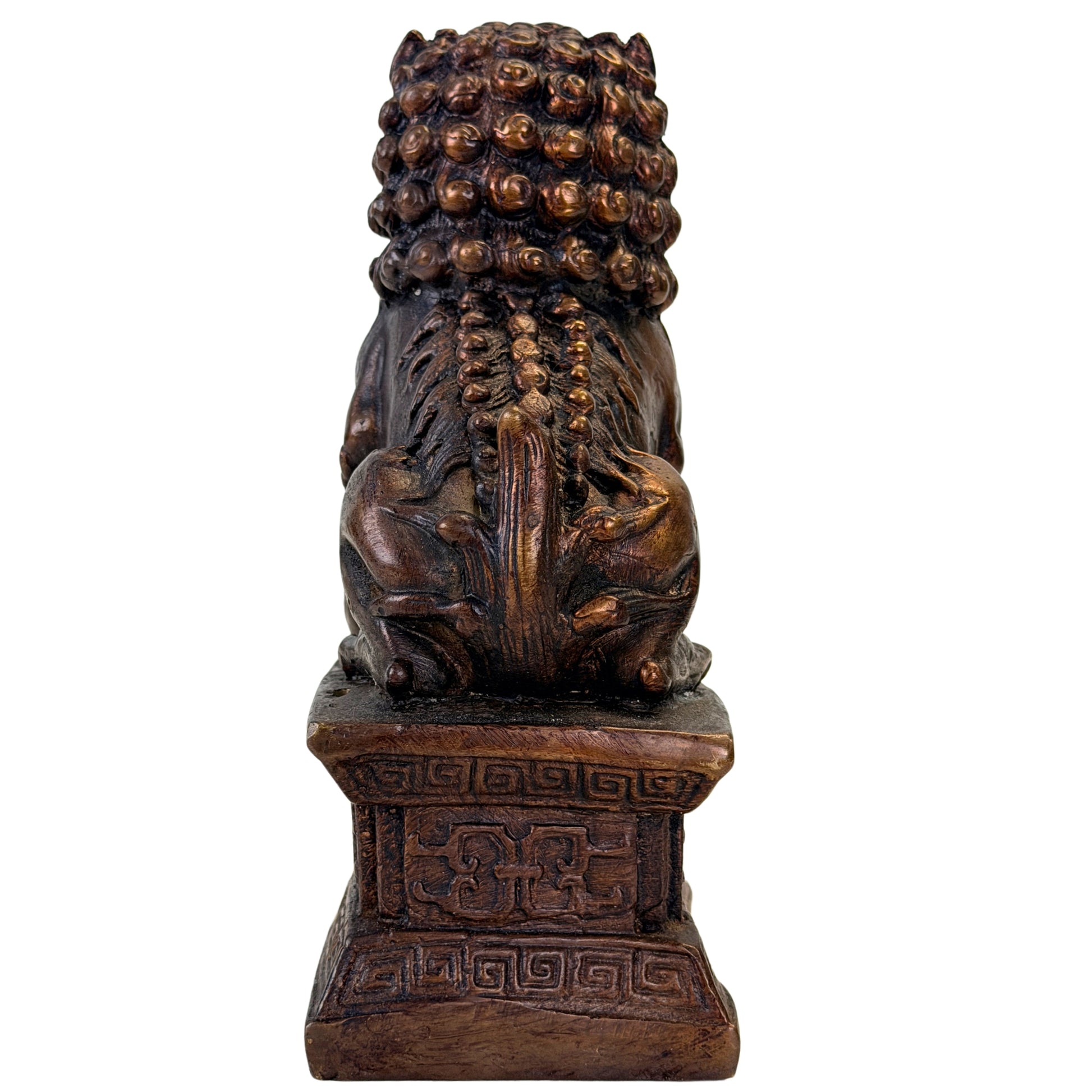 Achterkant van Chinese Foo Dog met compacte krulmanen en gestileerde rug- en staartdecoratie