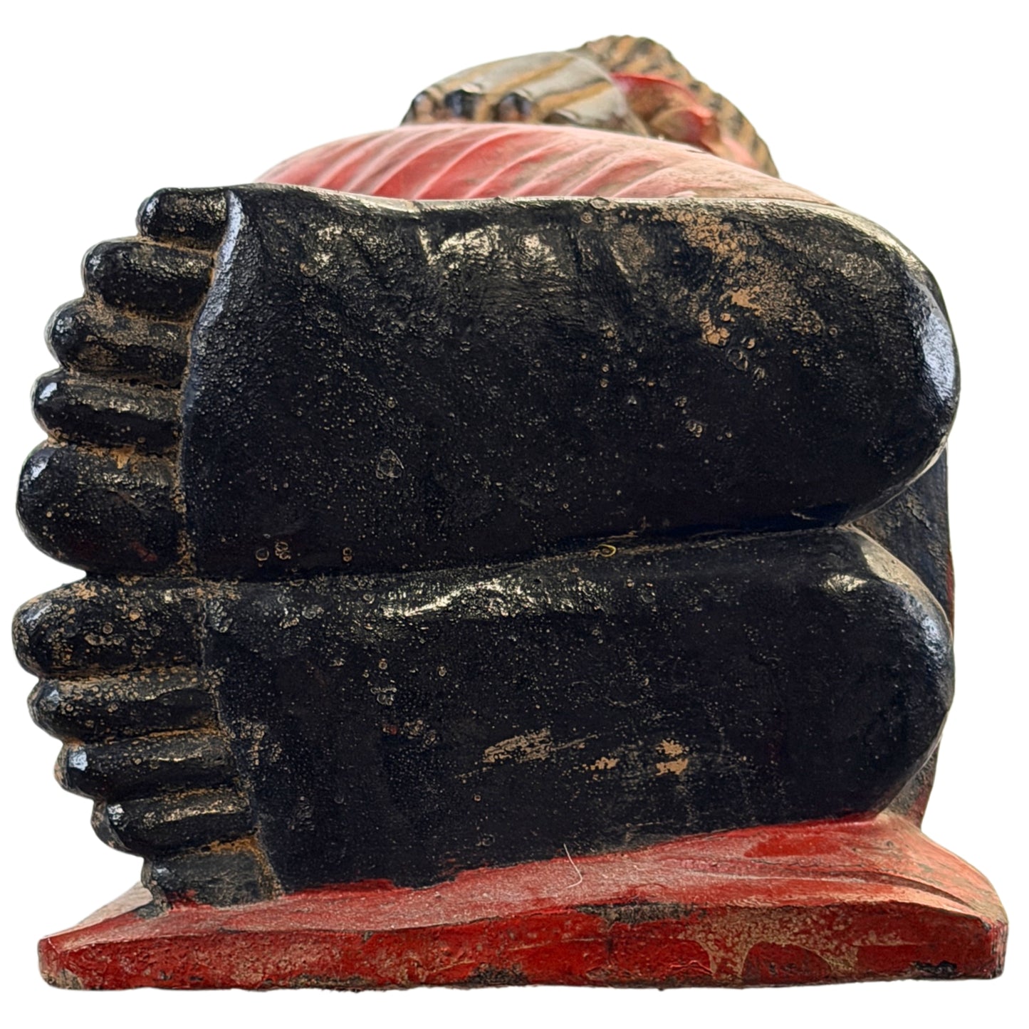 Frontaal detail van beide voeten van de antieke liggende Boeddha