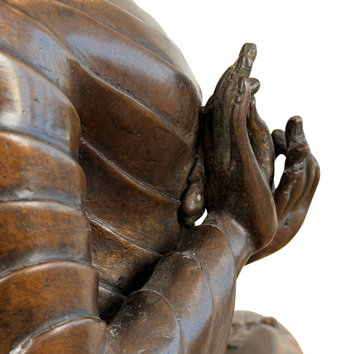 Hand in dharmachakra mudra voor de borst met stralenkrans, detail