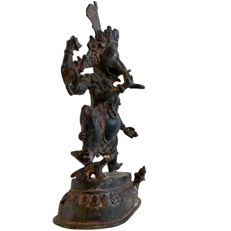 Antiek bronzen Ganesha-beeld uit Zuidoost-Azië gebruikt in tempelcontext