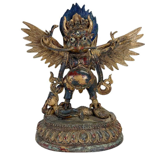 Garuda beeld van brons uit Himalaya traditie met krachtige beschermende uitstraling