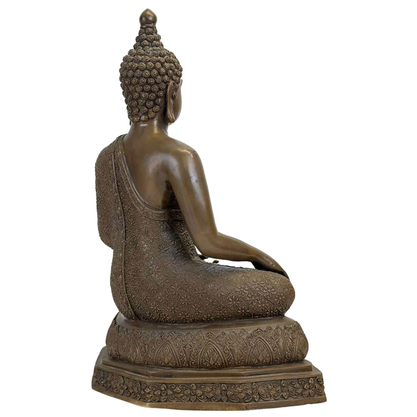 Achterzijde van het monumentale Thaise boeddhabeeld met olijfbruine patina