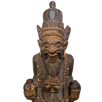 Overzicht van de artistieke balans en de hoogte van het Balinese snijwerk.