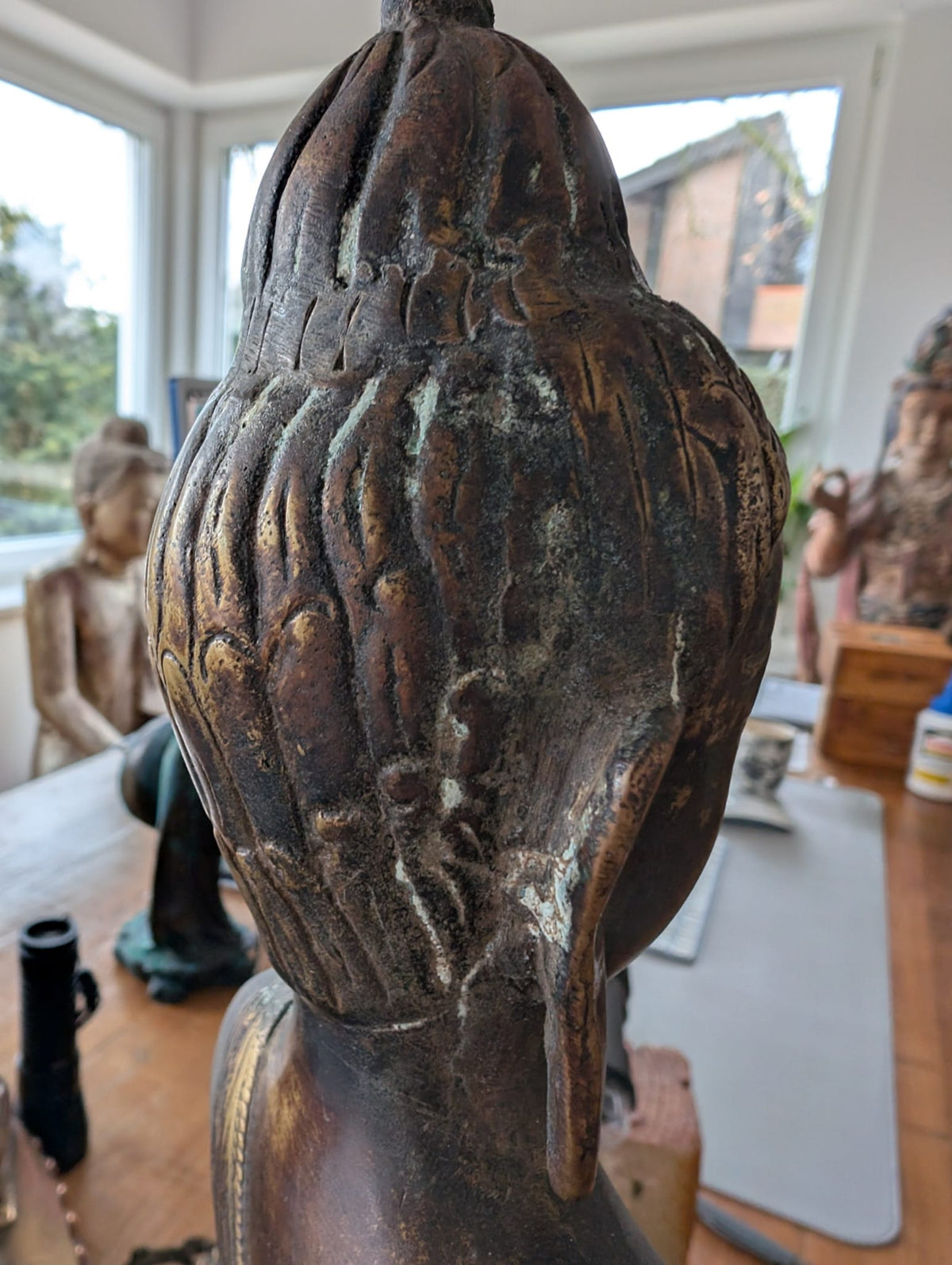 Antieke Himalaya bronzen Boeddha met mineralisatie en veroudering