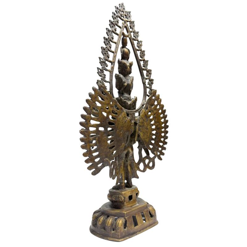 Bronzen Avalokiteshvara met opengewerkt aureool uit de Himalaya