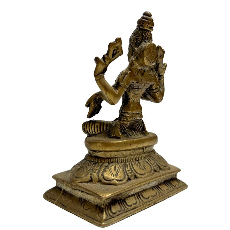 Bronzen beeld van Lakshmi met lotus bloemen in de handen
