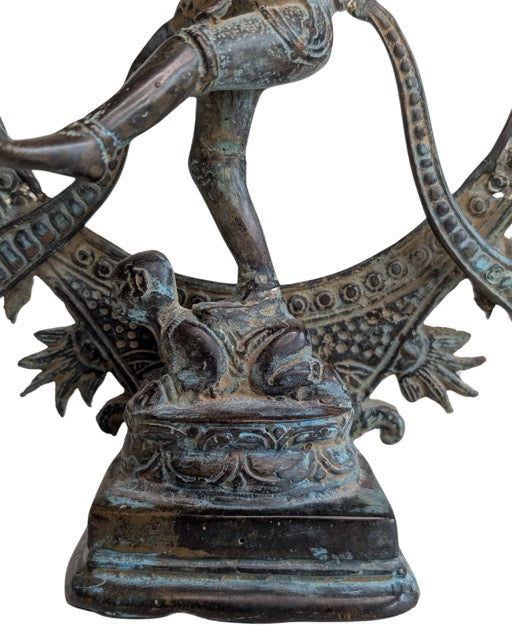 Traditioneel hindoeïstisch Shiva Nataraja beeld van brons