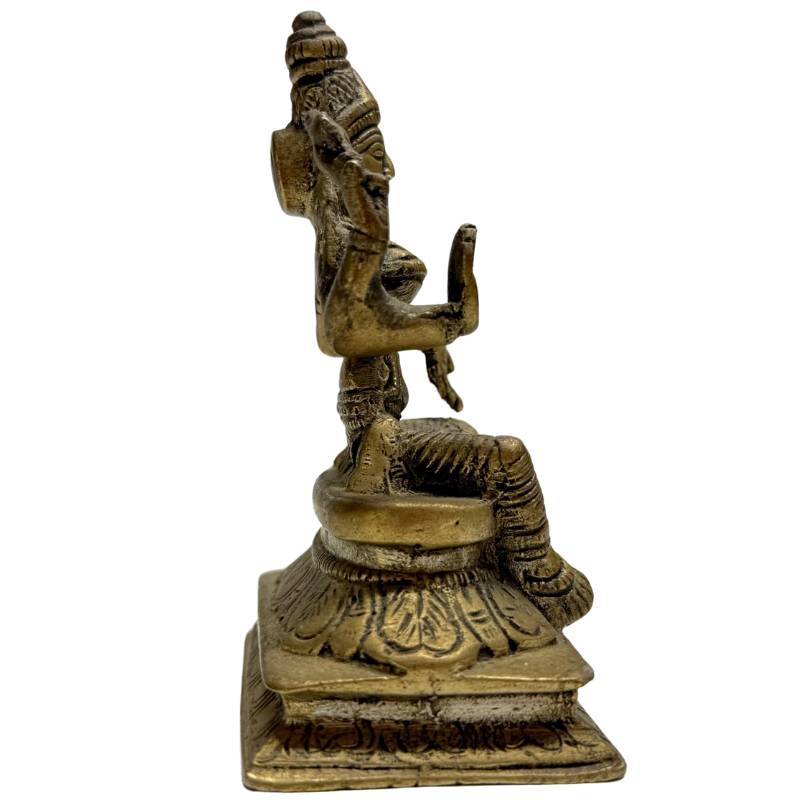 Bronzen Lakshmi beeld van de hindoe godin van welvaart en voorspoed
