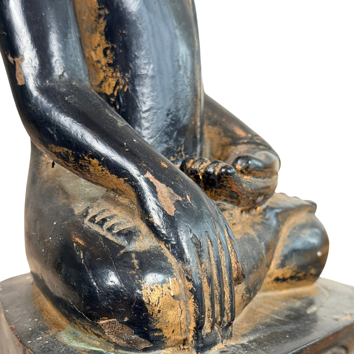 Rechterarm en hand in bhumisparsha van opzij, detail