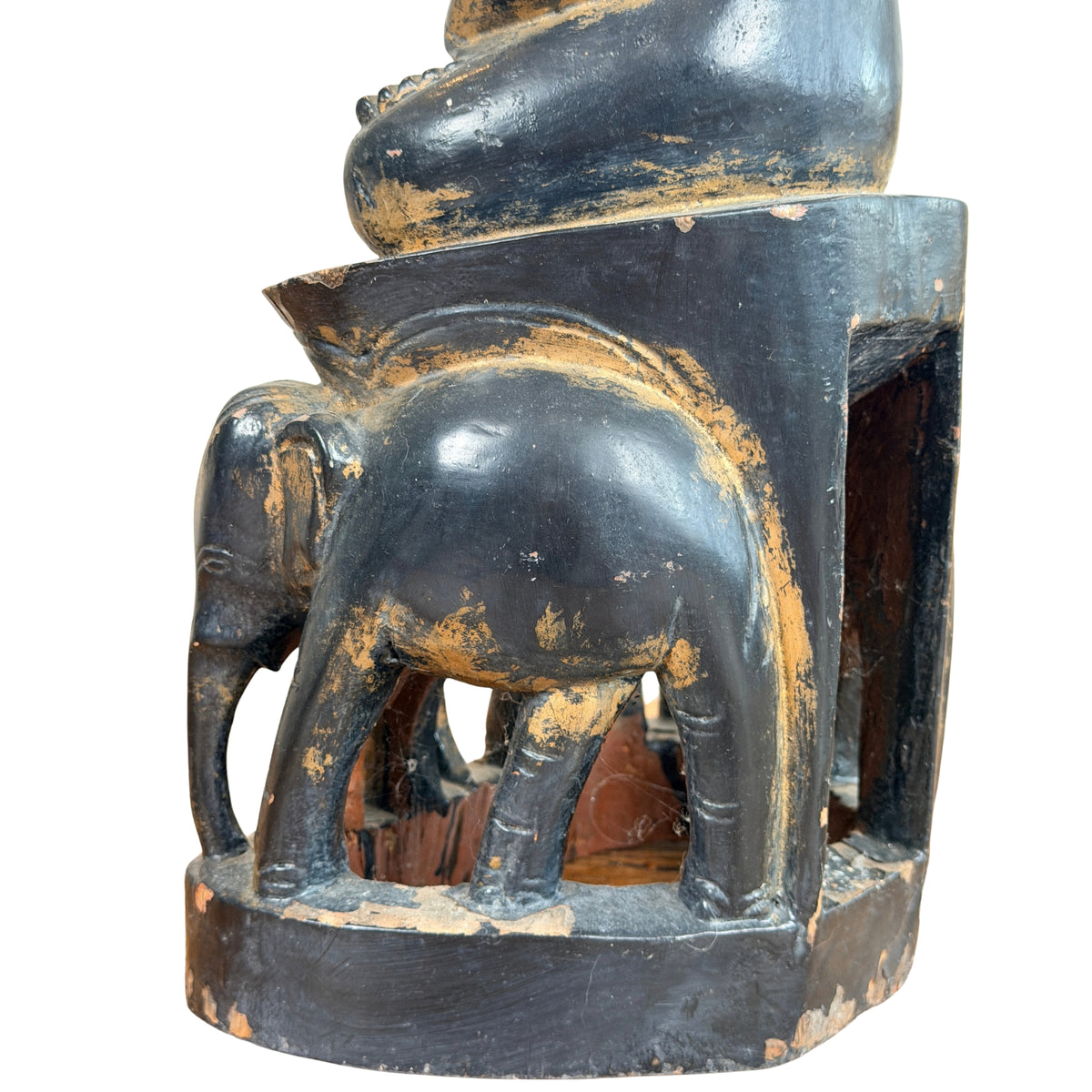 Olifant onder het zitplatform van opzij, detail