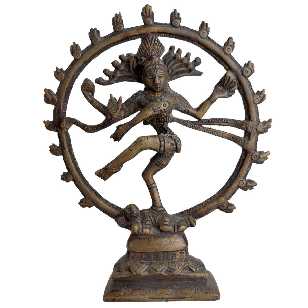 Indiaas Shiva Nataraja beeld van donker brons met kosmische danshouding