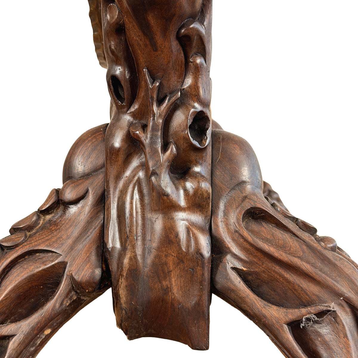Aansluiting van het frame op de wortelvormige poten, detail