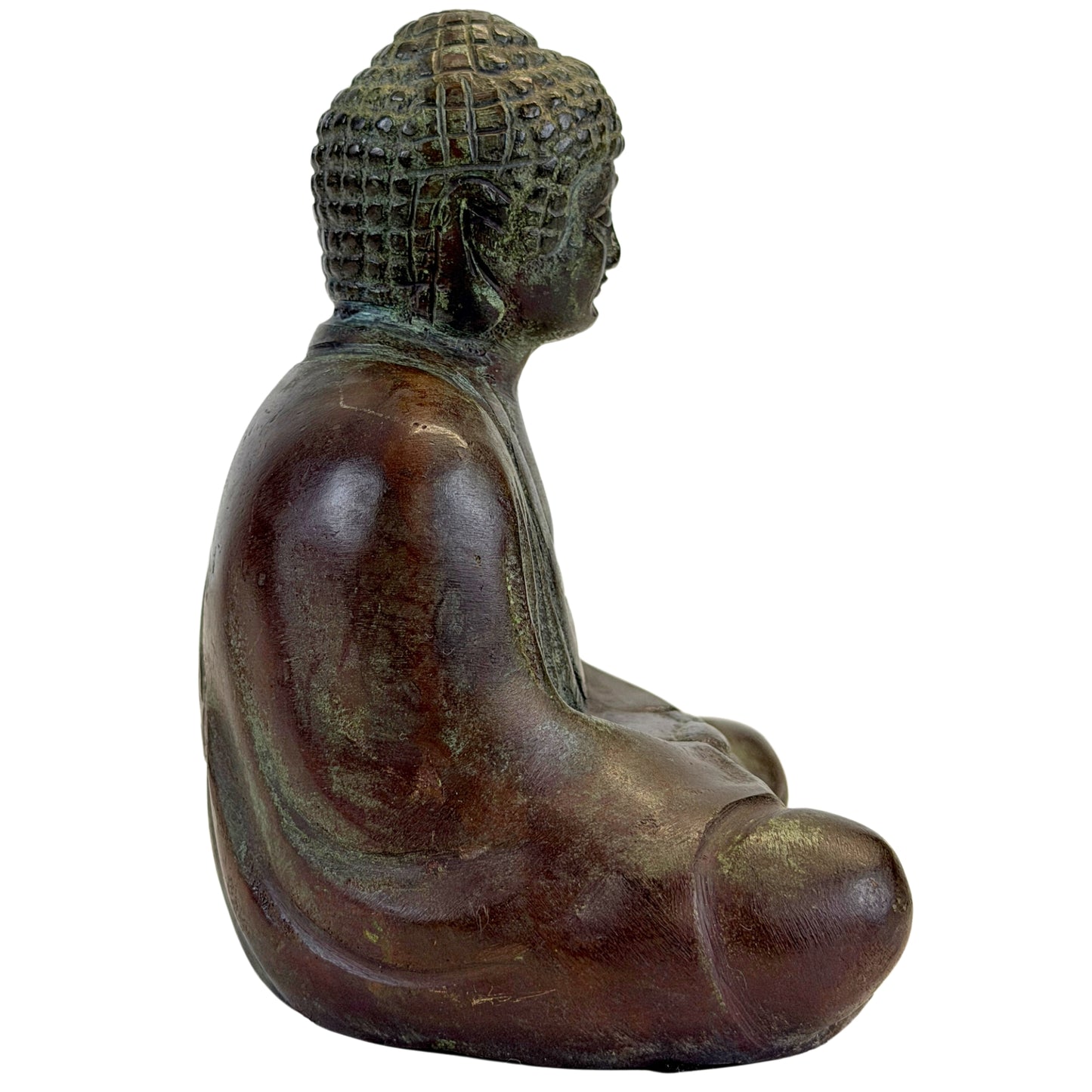 Rechterprofiel van de compacte bronzen Boeddha in meditatiehouding