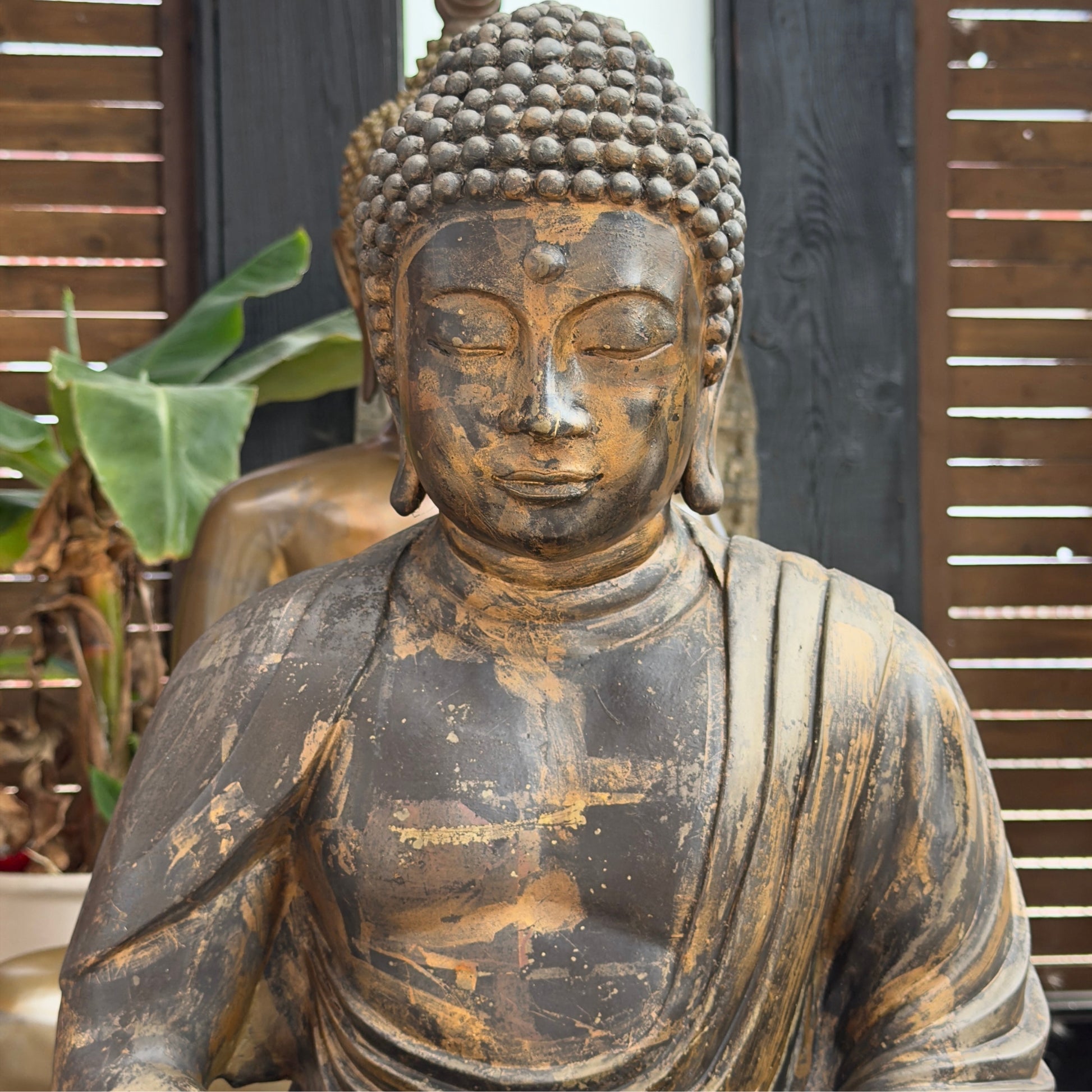 Monumentale Japanse bronzen Boeddha met oude patina