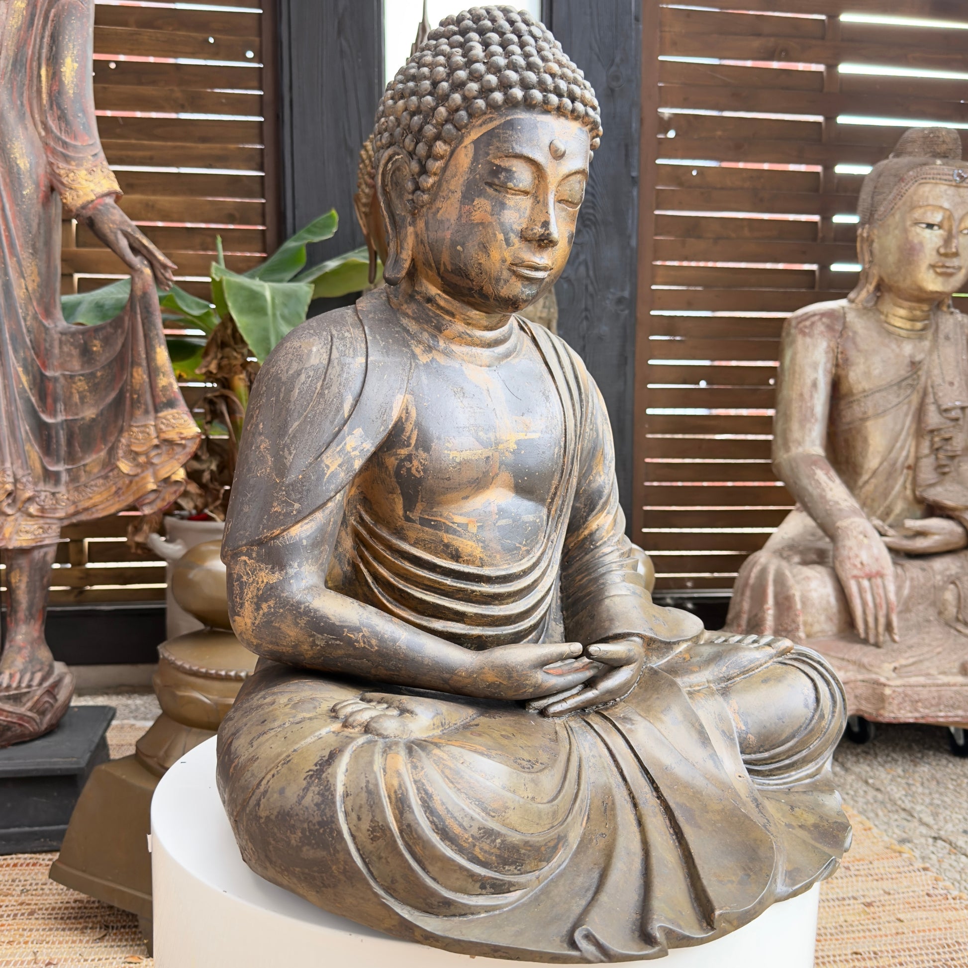 Japanse bronzen Boeddha met resten van historische vergulding