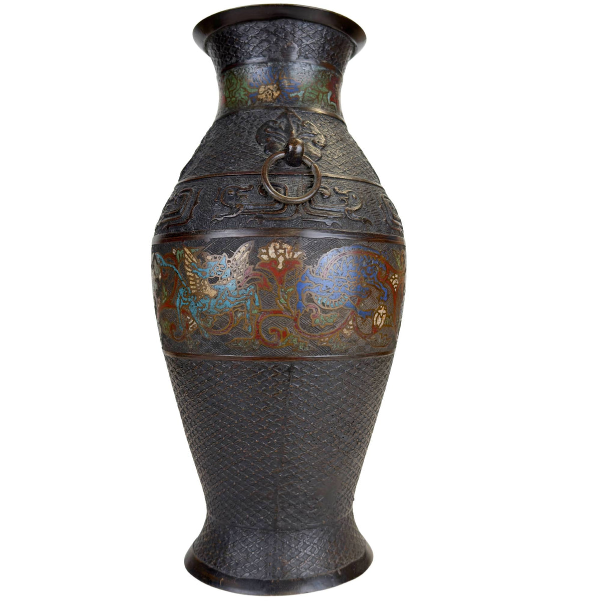 Japanse bronzen champlevé vaas met ringoor, archaïsche motieven en kleurrijke emailledecoratie rondom de buik