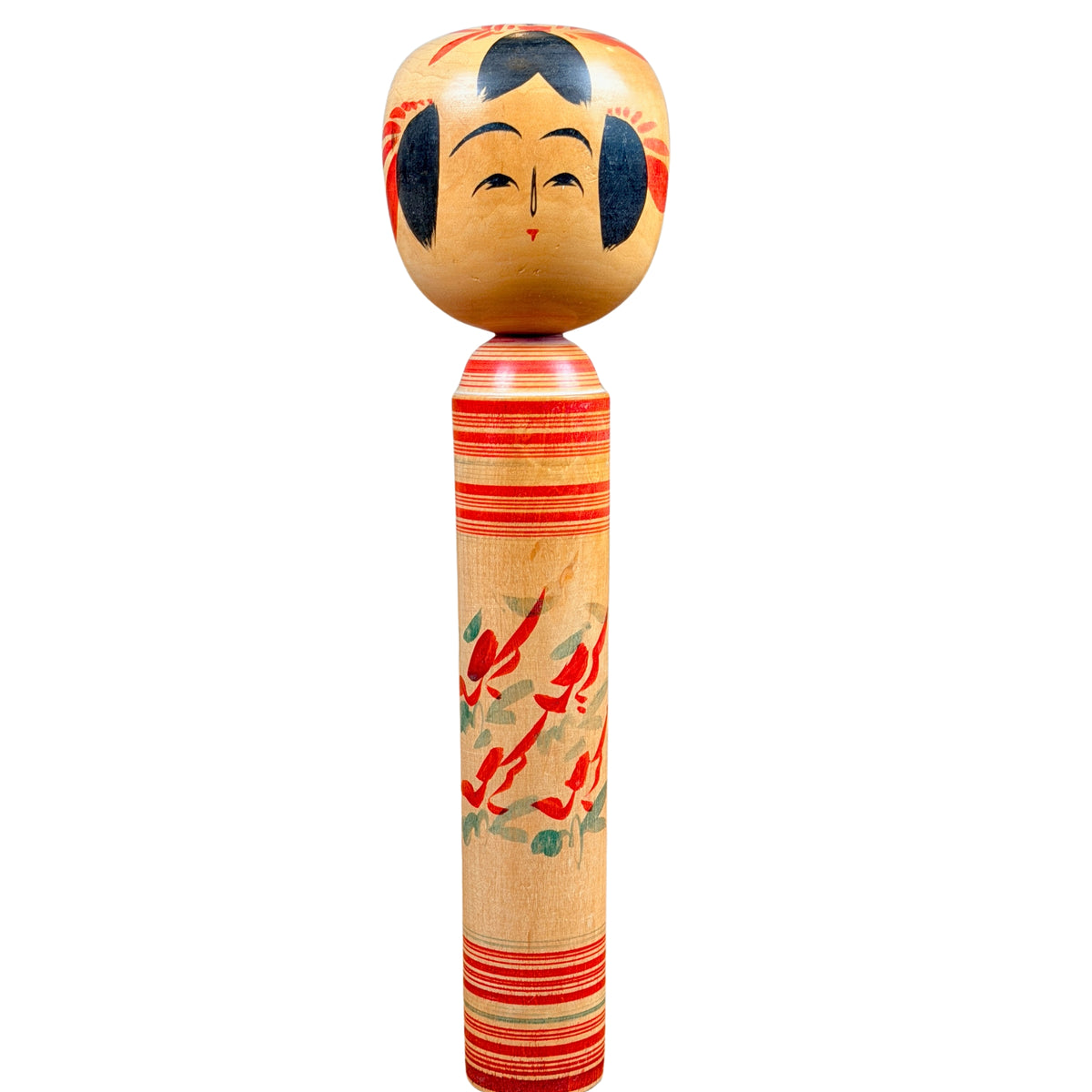 Traditionele Japanse kokeshi met rode bloemen en gestreepte banden, vooraanzicht