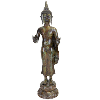 Vooraanzicht van de antieke Javanese Boeddha in Majapahit Revival-stijl, 58,5 cm hoog.