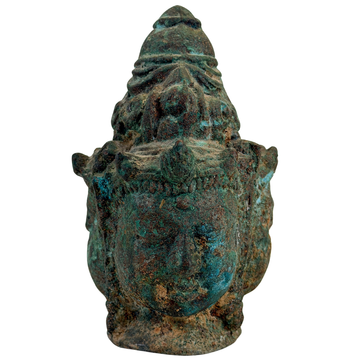Detail van driehoofdig Cambodjaans godheidsfragment in Khmer-stijl