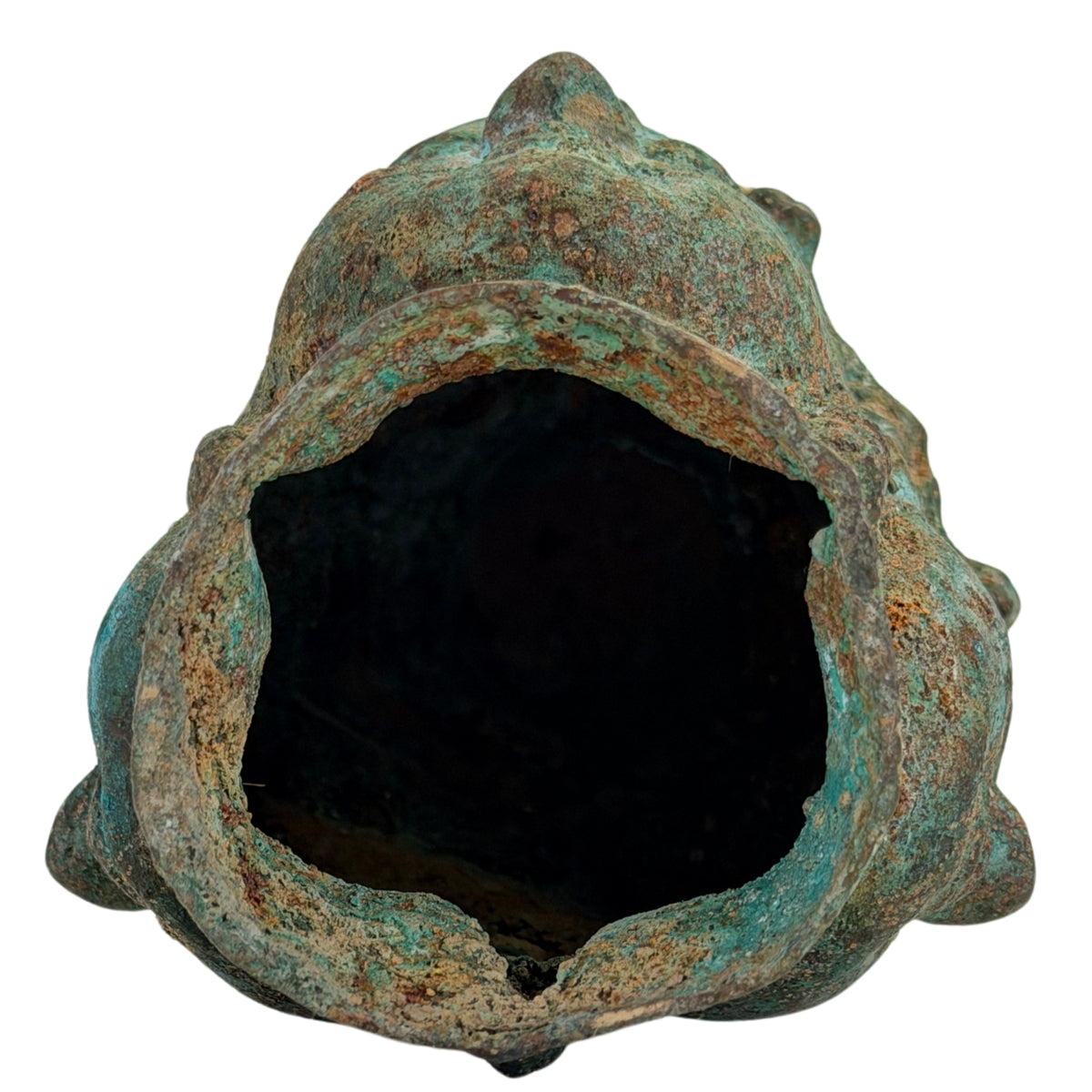 Achterzijde van Khmer-stijl driehoofdig tempelfragment