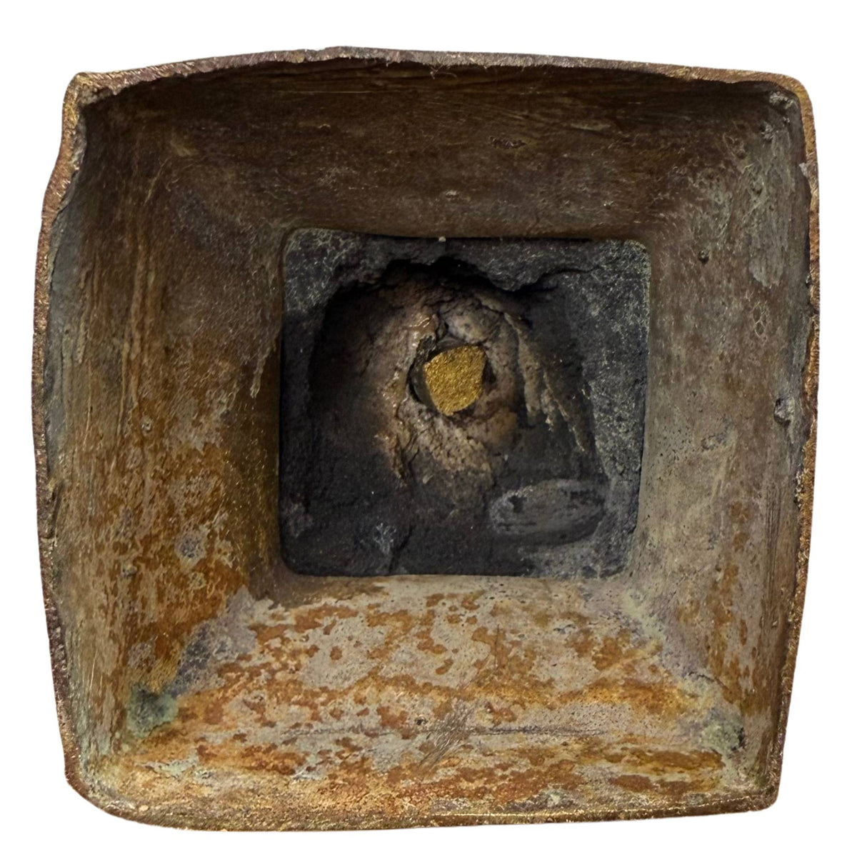 Onderzijde met gietkern en goudkleurig plekje, bronzen Vishnu, Khmer-stijl