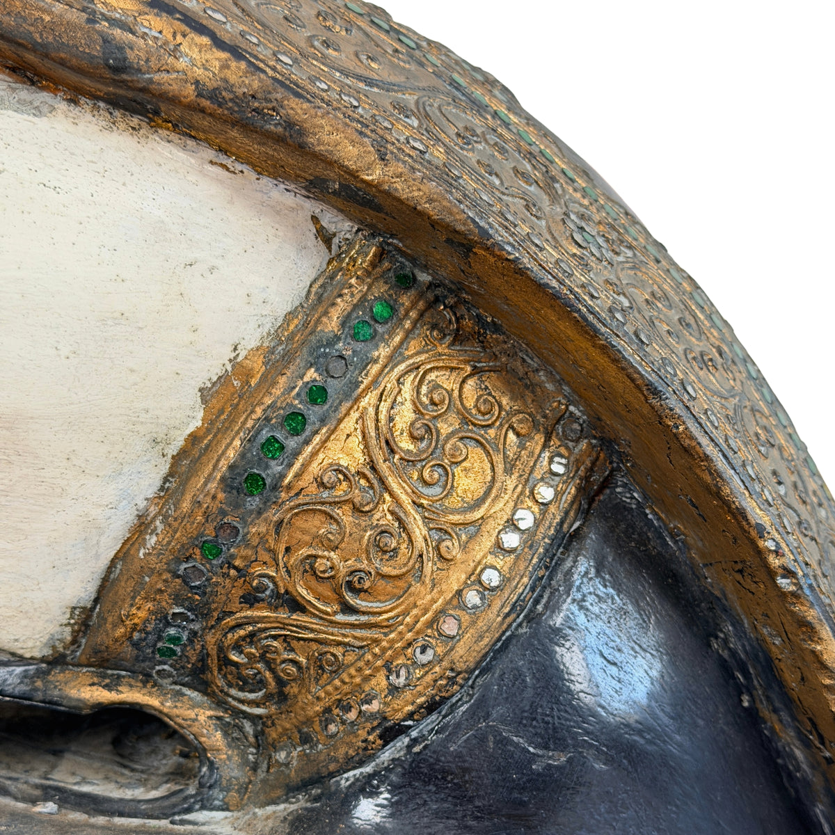 Verguld gewaad over de schouder, detail