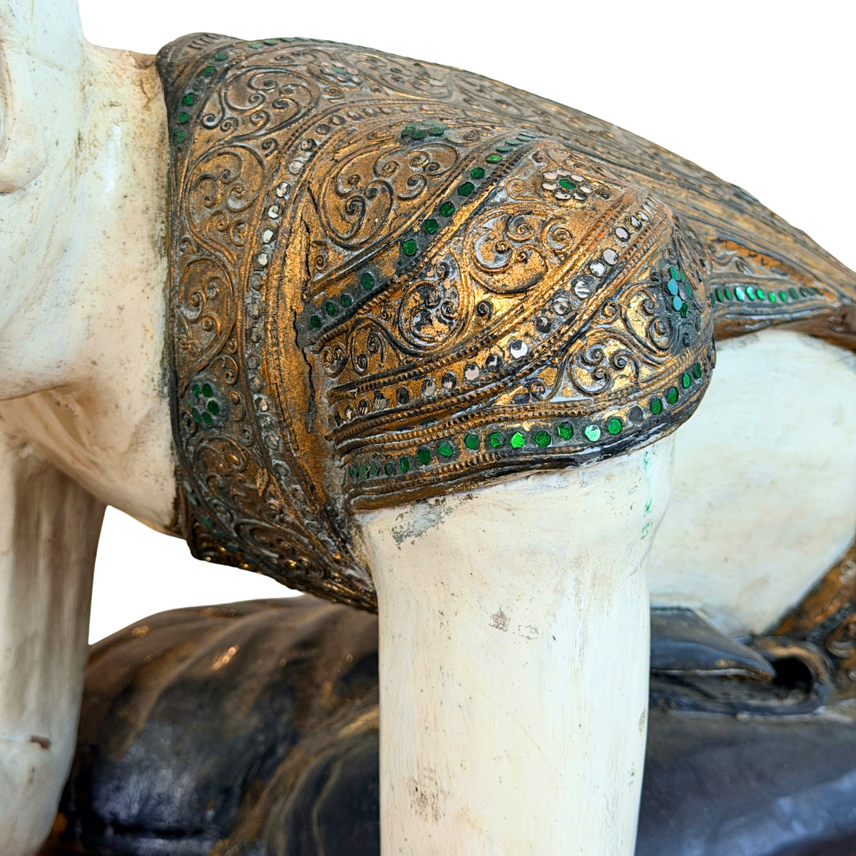 Schoudergewaad met patroon en glasinleg, detail