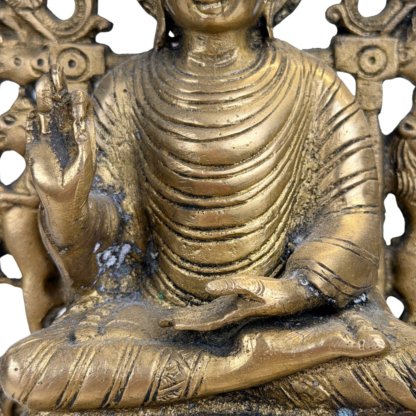 Vitarka mudra en dhyana-hand bij zittende Indiase Boeddha met geplooid monniksgewaad