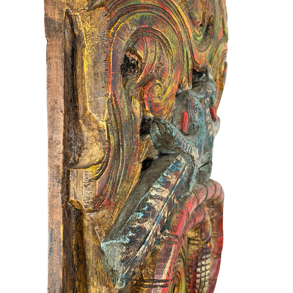 Pauw en rankwerk aan de zijkant van het paneel, polychrome beschildering, detail