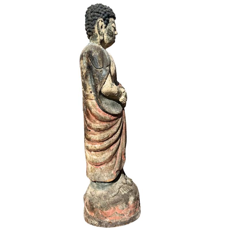 Kwan Yin beeld met resten van polychrome beschildering
