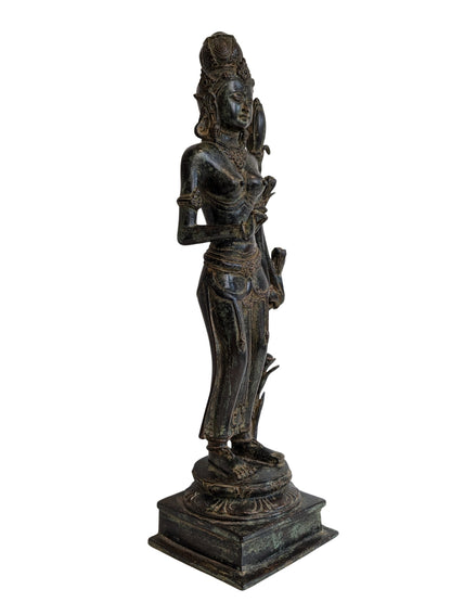 Antiek bronzen Lakshmi-beeld uit Zuid-India, staande godin