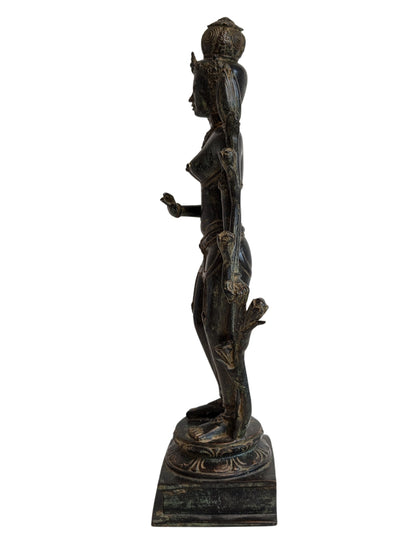 Zuid-Indiaas bronzen Lakshmi-beeld met klassieke tempeliconografie
