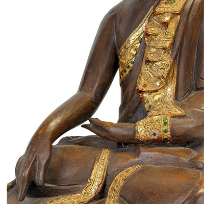 Close-up van linkerhand in de schoot en rechterhand in Bhumisparsha mudra