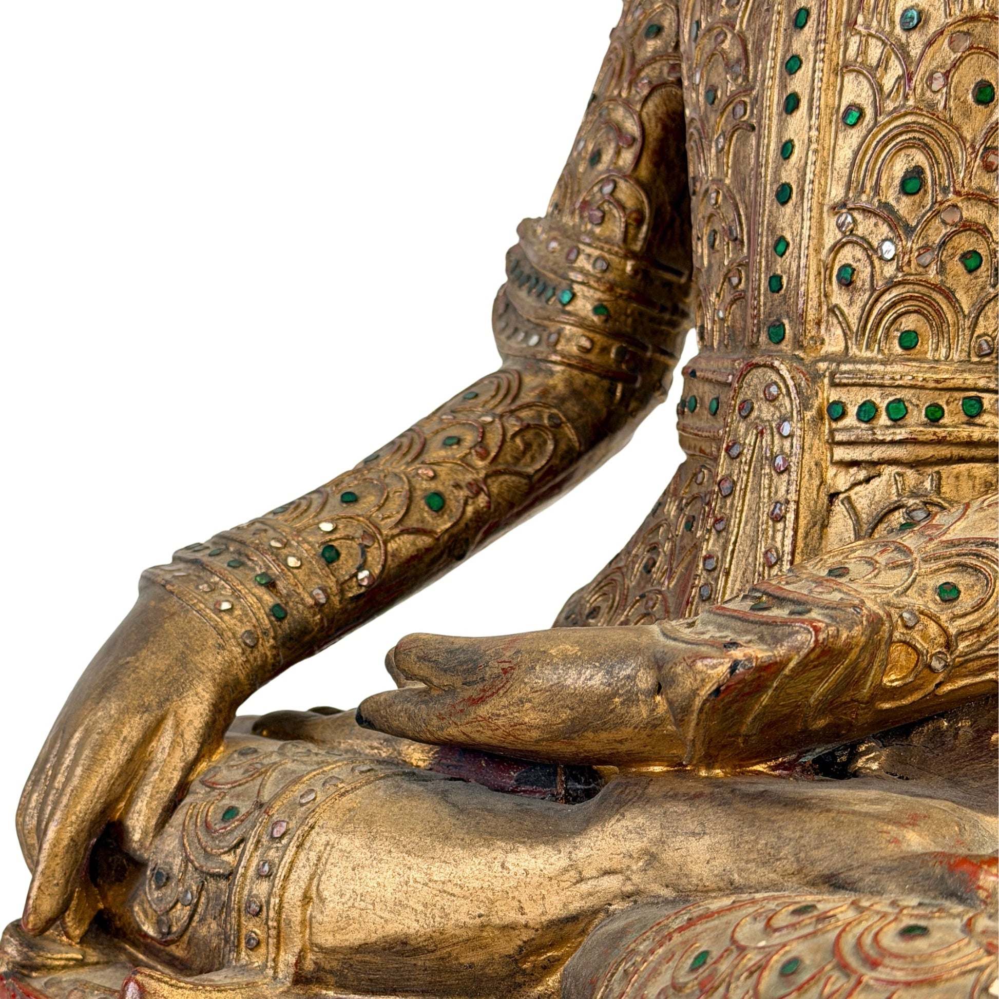 Detail van de linkerhand in meditatiehouding en het glasmozaïek, SKU 738
