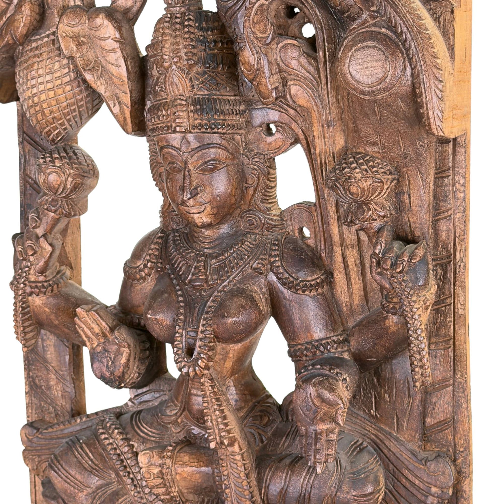Close-up van de papegaai, het vaste attribuut van Meenakshi Amman dat staat voor welsprekendheid en liefde