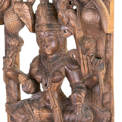 Close-up van de papegaai, het vaste attribuut van Meenakshi Amman dat staat voor welsprekendheid en liefde
