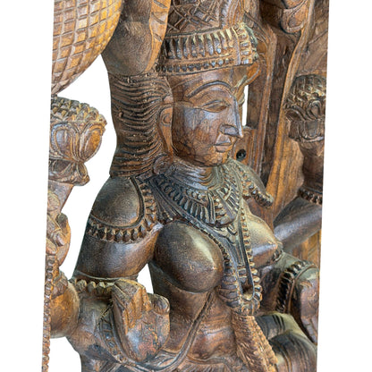 Detailopname van de karakteristieke amandelvormige vis-ogen van de godin Meenakshi Amman