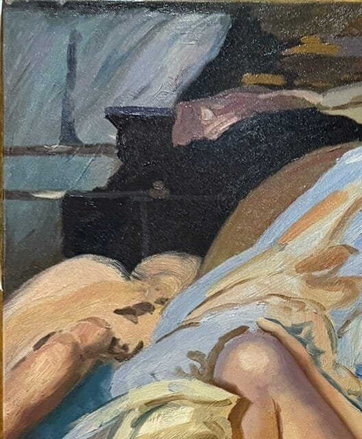 Close-up van het gezicht en de expressieve lichtinval op het model.