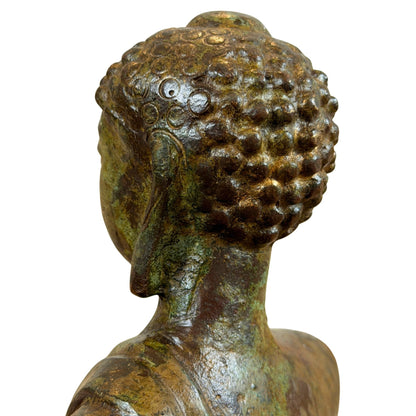 Detail van haarcurls en oude patina links