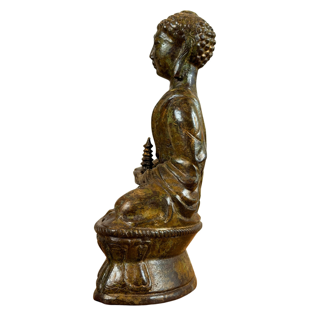 Driekwart achteraanzicht van de bronzen Boeddha