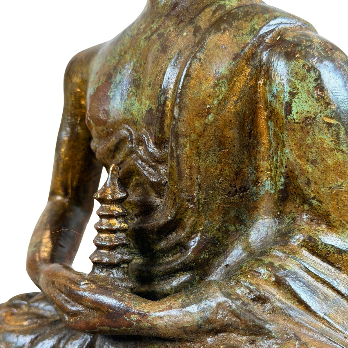 Detail van schouder en groenbruine patina