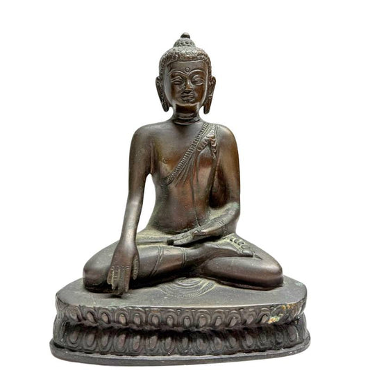 Bronzen Shakyamuni Boeddhabeeld uit Nepal met Bhumisparsha mudra op lotusbasis