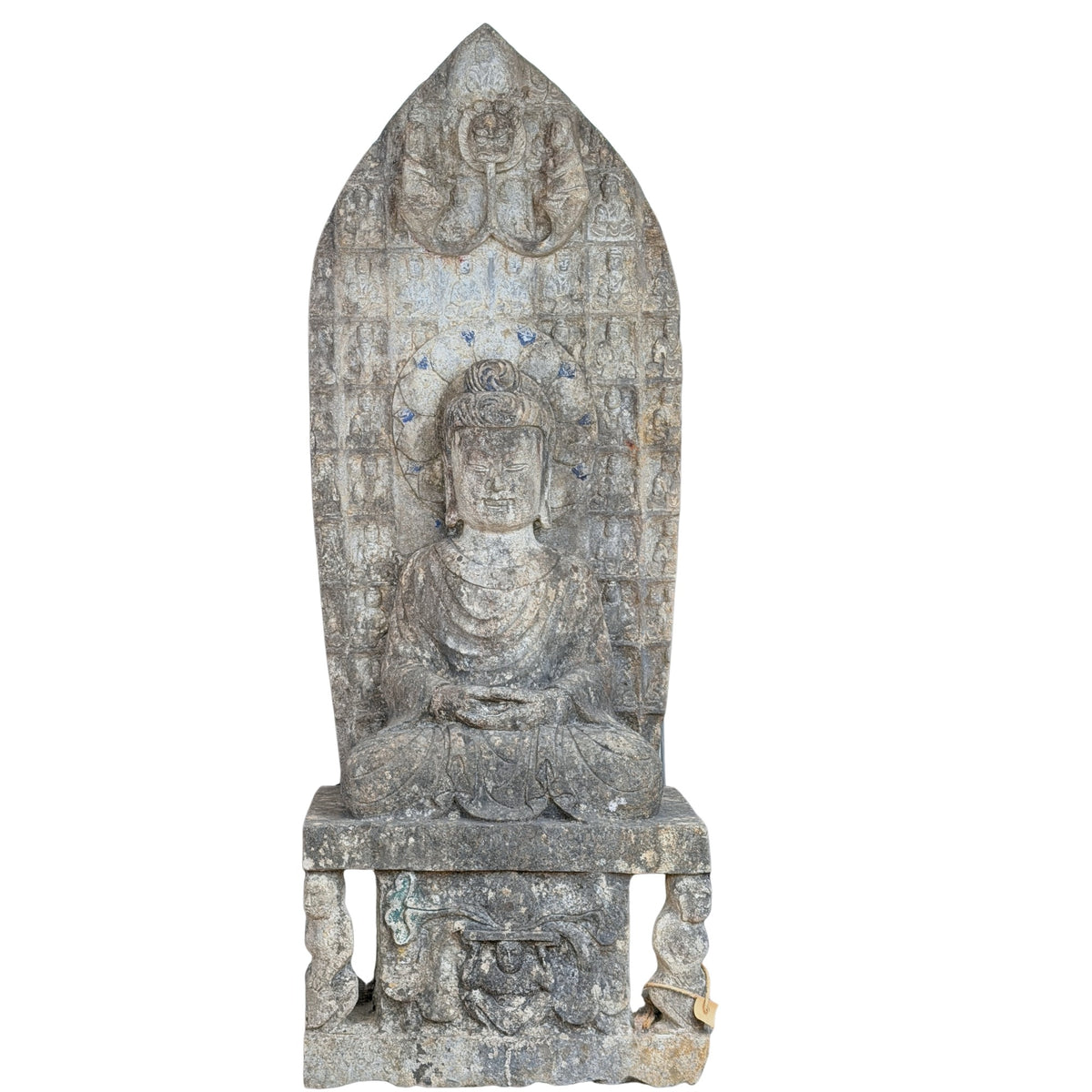 Grote Nepalese kalkstenen Boeddha-stele met tempelreliëf, vooraanzicht