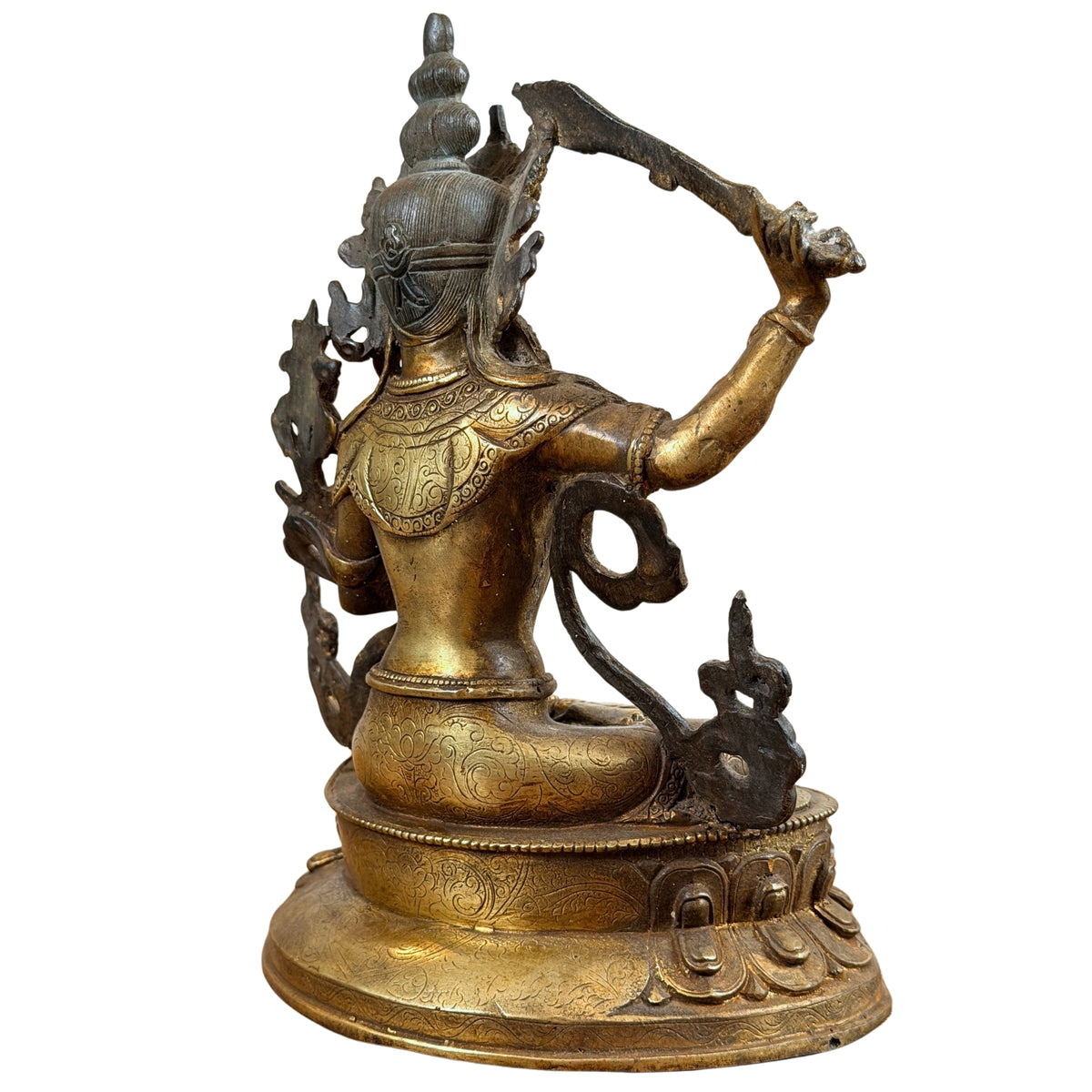 Manjushri schuin van achteren met haarwrong, schouderversiering en zwaardarm