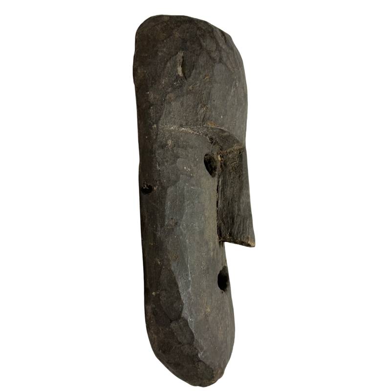 Nepalees houten masker als traditioneel ritueel object met karakter  