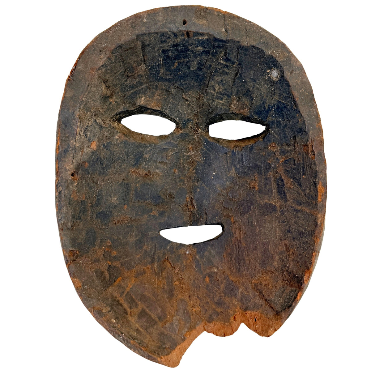 Achterzijde van Nepalees houten sjamanenmasker met donkere patina en bevestigingsopeningen